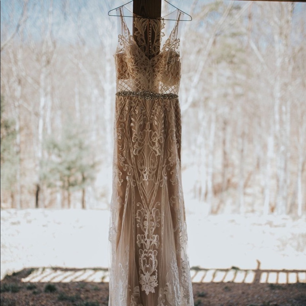 Champagne Wedding dress, perfect fit for sizes between 4 and 6, used once.
